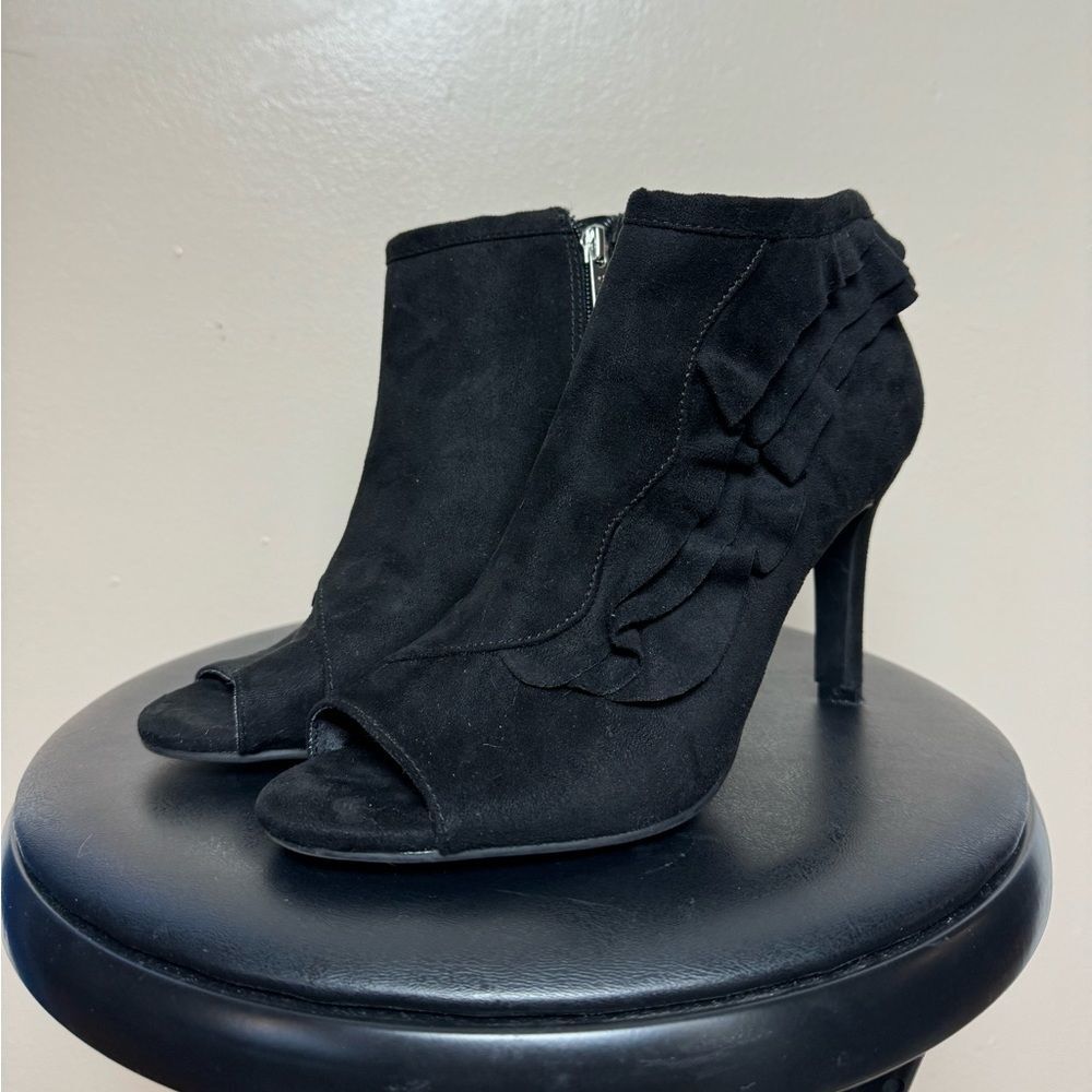 Clearance! Black Unisa Faux Suede Peep Toe Booties Size 7 EUC